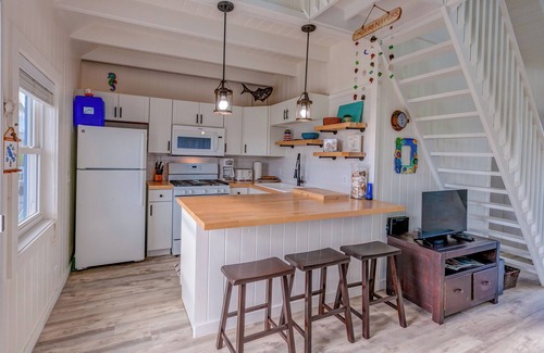 Hope Town Cabaña | Finders Keepers - Centrally Located Bahamian Cottage Steps From The Beach
