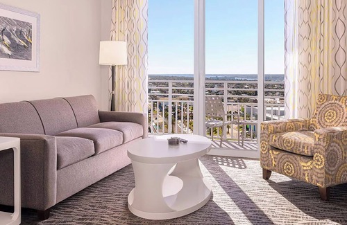 Brush - Stewarts Complejo | 𝐅𝐢𝐧𝐝𝐢𝐧𝐠 𝐌𝐞𝐢𝐥𝐢-Beachfront Fun @Ocean Walk Resort+Amenities. 2BR Suite