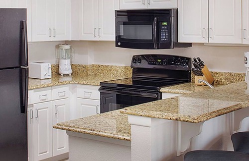 Brush - Stewarts Complejo | 𝐅𝐢𝐧𝐝𝐢𝐧𝐠 𝐌𝐞𝐢𝐥𝐢-Beachfront Fun @Ocean Walk Resort+Amenities. 2BR Suite