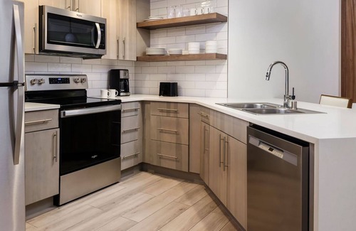 Newport Coast Complejo | 𝐅𝐢𝐧𝐝𝐢𝐧𝐠 𝐌𝐞𝐢𝐥𝐢 Waterside Newport Coast Retreat +Amenities. 2-Bedroom