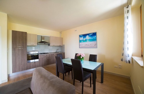 Cupra Marittima Apartamento | Finely furnished apartment a stone's throw from the sea with swimming pool, gym, WiFi