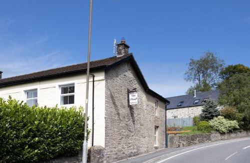 Eglwyswrw Casa | Finest Retreats - Berry Cottage - 4 Bedroom, Pet-Friendly Cottage Sleeping 8