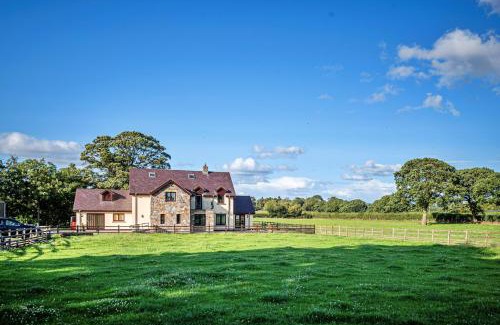 Holywell Casa | Finest Retreats - Groes Faen Bach Farmhouse