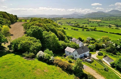 Eglwysbach Casa | Finest Retreats - Hilltop Haven