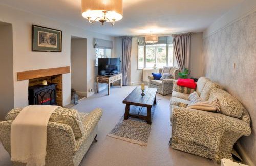 Thrapston Casa | Finest Retreats - Islip Mill House - Beautiful Riverside Home