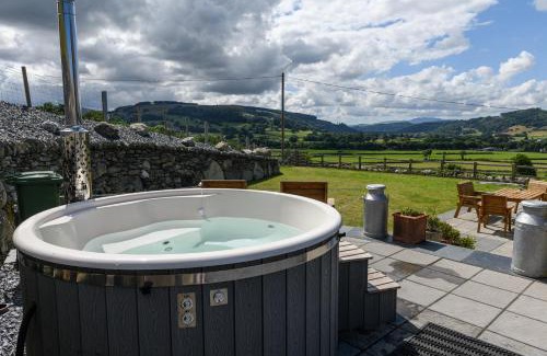 Llandrillo Casa | Finest Retreats - Moelis Granary - Luxury Cottage with Hot Tub
