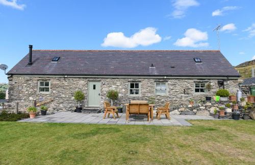 Llandrillo Casa | Finest Retreats - Moelis Granary - Luxury Cottage with Hot Tub