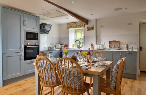 Llandrillo Casa | Finest Retreats - Moelis Granary - Luxury Cottage with Hot Tub