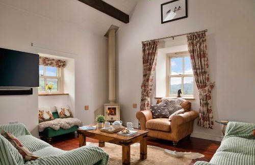 Llandrillo Casa | Finest Retreats - Moelis Granary - Luxury Cottage with Hot Tub