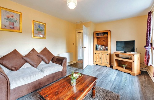 Eaton Mascott Cabaña | Finest Retreats | Netley Hall - Rose