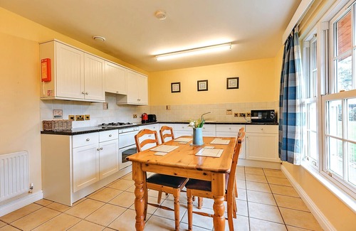Eaton Mascott Cabaña | Finest Retreats | Netley Hall - Rose