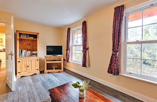 Eaton Mascott Cabaña | Finest Retreats | Netley Hall - Rose