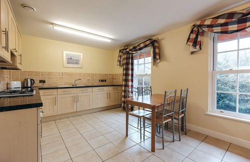 Eaton Mascott Cabaña | Finest Retreats | Netley Hall - Poppy
