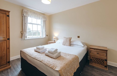 Eaton Mascott Cabaña | Finest Retreats | Netley Hall - Poppy