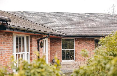 Eaton Mascott Casa | Finest Retreats - Netley Hall - Rose