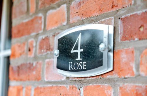 Eaton Mascott Casa | Finest Retreats - Netley Hall - Rose