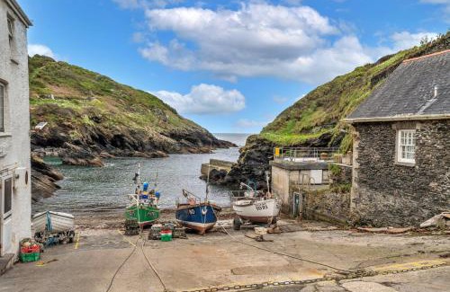 Portloe Casa | Finest Retreats - The Old Store