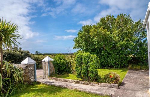 Pendeen Casa | Finest Retreats - Western Watch - Sea Views, Pets Accepted, Sleeps 6