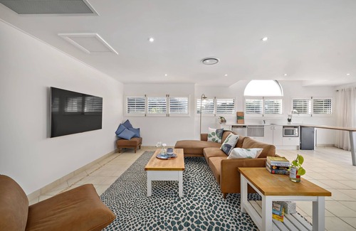Fingal Bay Casa | Fingal Dawn - family friendly home, just 5 min walk from the beach!