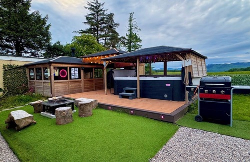 Saddell Casa | FINN VILLAGE Mountain View Cottage Garden & XXL HOT TUB