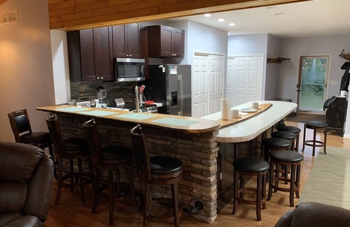 Johannesburg Casa | Finnegan RoadHouse - 7 habitaciones, 5 baños, en 10 acres: Snowmobiler's Paradise!