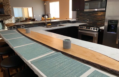 Johannesburg Casa | Finnegan RoadHouse - 7 habitaciones, 5 baños, en 10 acres: Snowmobiler's Paradise!