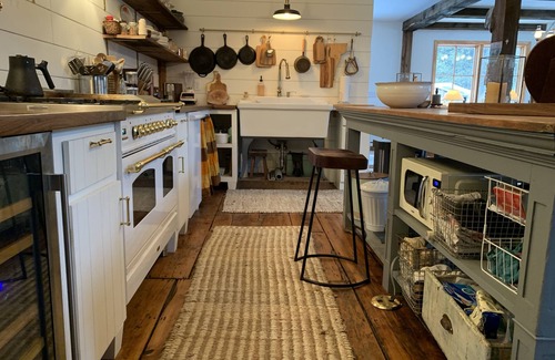 Westford Casa | Finnegan's Barn - Retro Rustic Mansfield/Smuggs