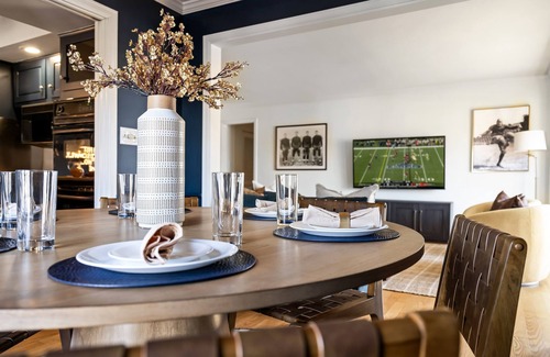 South Bend Casa | Finnish Sauna | Jumbotron Bar | Gym | Near ND