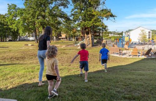 Branson Cabina | Finns and Family
