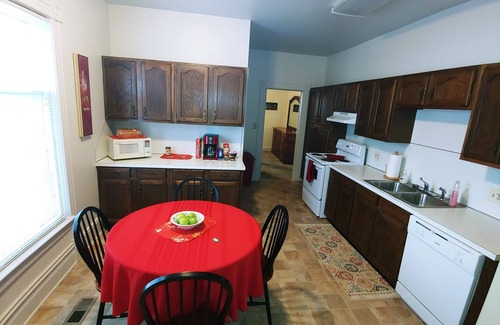 Owosso Casa | Fins Inn Apt A
