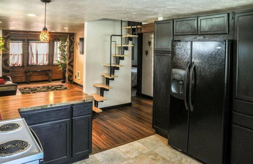 Bloomington Casa | Fiore del Lago - Cozy Farmhouse near Bear Lake - Pet Friendly!