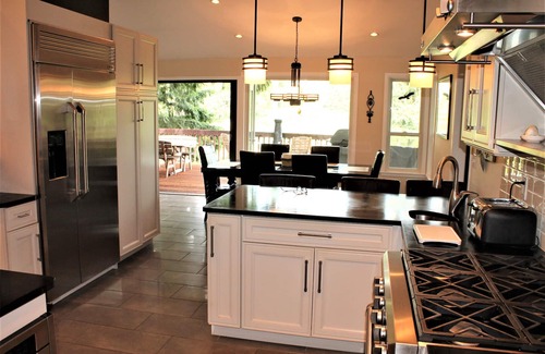 Wilburton Casa | Fir Trees, View, and Private Luxury... so close!