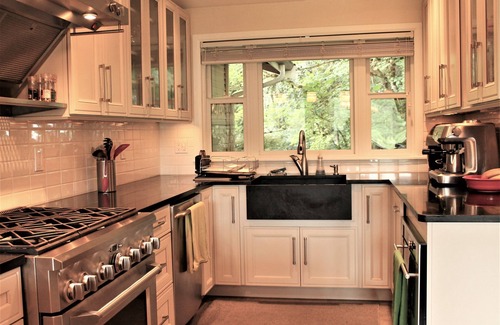 Wilburton Casa | Fir Trees, View, and Private Luxury... so close!
