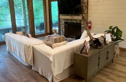 Demorest Casa | Fire Fly Retreat Cabin