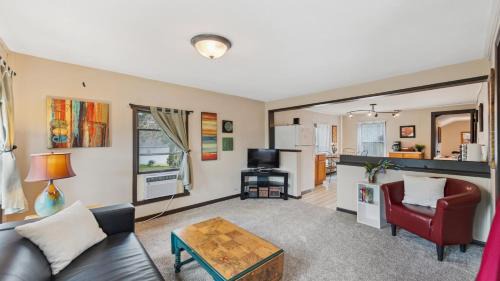 Lake City Apartamento | Fire Lily Apartment - 3 Blocks from Lake Pepin
