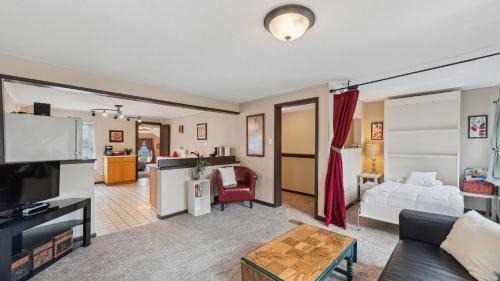 Lake City Apartamento | Fire Lily Apartment - 3 Blocks from Lake Pepin