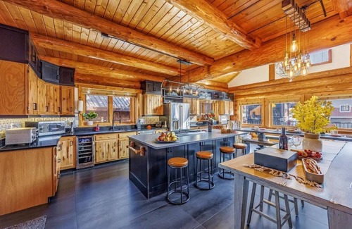 Snoqualmie Pass Casa | Fire Lodge Premier Family Cabin at Snoqualmie Pass