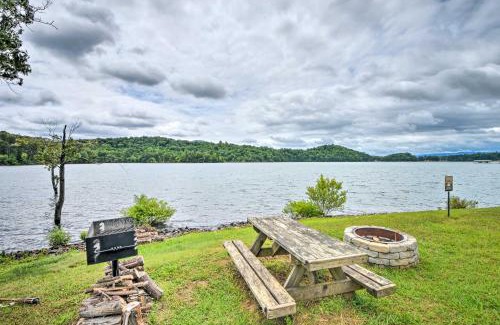 Hiawassee Casa | Fire Pit and Boat Dock Lake Chatuge Townhome!