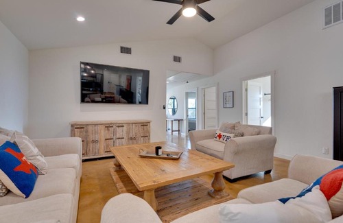 Dripping Springs Casa | Fire Pit and Deck Secluded Dripping Springs Retreat