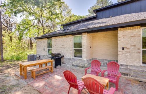 Gun Barrel City Casa | Fire Pit and Grill Lakeside Gun Barrel City Home!