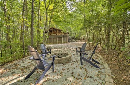 Lake Toxaway Casa | Fire Pit and Grill Cozy Cabin in Lake Toxaway!