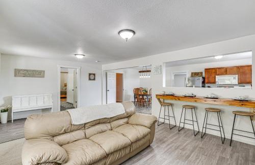 Lake Ozark Casa | Fire Pit and Grill Pet-Friendly Lake Ozark Cabin!