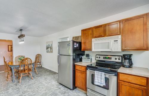 Lake Ozark Casa | Fire Pit and Grill Pet-Friendly Lake Ozark Cabin!