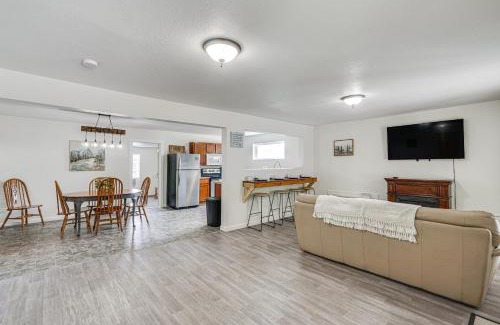 Lake Ozark Casa | Fire Pit and Grill Pet-Friendly Lake Ozark Cabin!