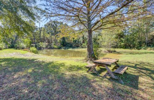 Tyler Casa | Fire Pit and Grill Tyler Home on 5 Acres!