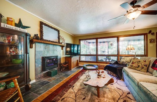 Sylva Casa | Fire Pit and Mtn Views North Carolina Abode!