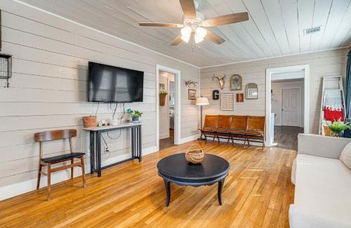 Spicewood Casa | Fire Pit and Yard Dog-Friendly Spicewood Home