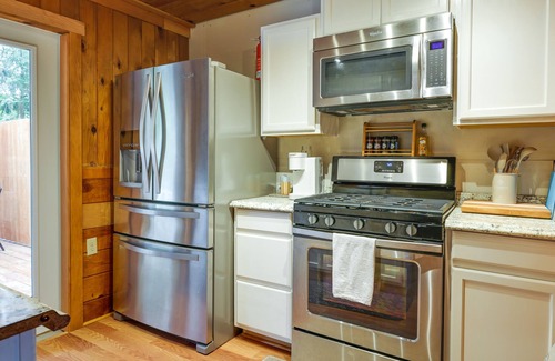 Twain Harte Cabina | Fire Pit, Deck & Grill: Cozy Twain Harte Cabin!