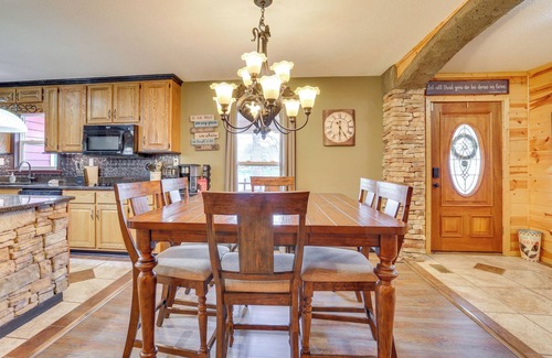 Trenton Casa | Fire Pit + Game Room: Lakefront Escape in Trenton!
