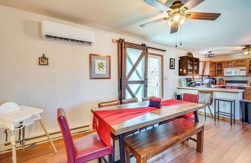 Bushkill Cabina | Fire Pit & Gas Grill: Charming Poconos Abode!